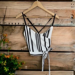 NWT - New With Tags Women's Zaful Navy and White Striped Crop Tank Size Small